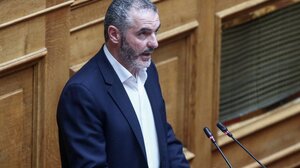 Μανώλης Χνάρης: 17 μήνες μετά, η κυβέρνηση συνεχίζει τις ασάφειες για τις αποζημιώσεις των πληγέντων στο Αμάρι