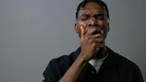 Η καθημερινή συνήθεια που μας «κλέβει» ώρες ύπνου – Δεν είναι ο απογευματινός καφές