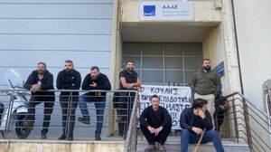 Ρέθυμνο: Συνεχίζουν τις κινητοποιήσεις οι αγροτοκτηνοτρόφοι με αποκλεισμό της ΔΟΥ