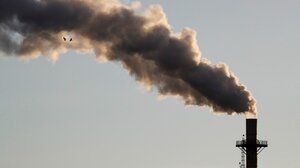 ΟΟΣΑ και ΙΕΑ προειδοποιούν για επιβράδυνση στην πράσινη μετάβαση ενόψει COP 30