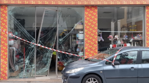 Ηράκλειο: Σοβαρές υλικές ζημιές σε κατάστημα μετά από "εισβολή" ΙΧ - Βίντεο και φωτογραφίες