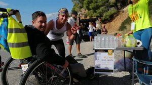 O Γιώργης Μαρινάκης συγχαίρει τον Γιώργο Διαλεκτάκη και τον Γιώργο Σαλονικιό