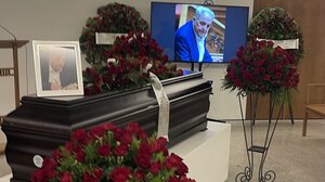 Στο Αποτεφρωτήριο Ριτσώνας ο τελευταίος αποχαιρετισμός στον Αλέκο Φλαμπουράρη