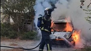 Ηράκλειο: Στις φλόγες σταθμευμένο όχημα στον Γιόφυρο