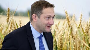 Επίτροπος Χάνσεν στο Cretalive: «Εμπιστοσύνη στην Ελλάδα, αλλά απαιτείται πλήρης συμμόρφωση με το ευρωπαϊκό δίκαιο»