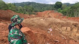 Ινδονησία: Έφτασαν τους 6 οι νεκροί από την κατολίσθηση, 17 παραμένουν αγνούμενοι