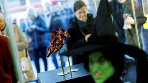 Το εμβληματικό καπέλο της Κακιάς Μάγισσας του Οζ βγαίνει σε δημοπρασία