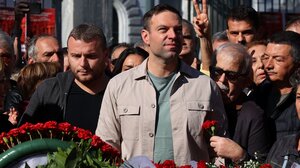 Στο Πολυτεχνείο ο Στέφανος Κασσελάκης – Κατέθεσε στεφάνι με αντιπροσωπεία από το Κίνημα Δημοκρατίας