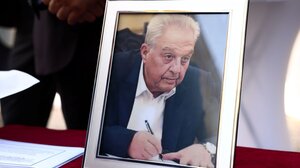 Κηδεία Αλέκου Φλαμπουράρη: Το τελευταίο αντίο στο ιστορικό στέλεχος της Αριστεράς