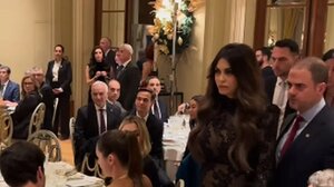 Dailymail: Η Κίμπερλι Γκιλφόιλ με μαύρη see through τουαλέτα που δίχασε τα social media