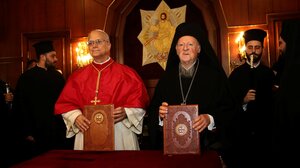 Με μηνύματα υπέρ της ενότητας των Χριστιανών και της ειρήνης, η Κοινή Διακήρυξη Βαρθολομαίου και Λέοντος