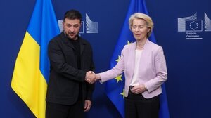 Τηλεφωνική επικοινωνία Φον ντερ Λάιεν – Ζελένσκι: «Αύριο η έγκριση του πακέτου μέτρων για διεύρυνση»