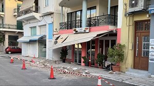 Αναστάτωση στον Άγιο Νικόλαο από πτώση τμήματος μπαλκονιού