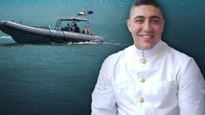 Νίκος Καρακλάς: «Σκότωσαν το παιδί μου και το κρέμασαν» - Όσα λέει η μητέρα του λιμενικού που βρέθηκε απαγχονισμένος στη Λέσβο