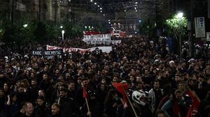 Με μαζικό παλμό ολοκληρώθηκε η πορεία του Πολυτεχνείου έξω από την αμερικανική πρεσβεία - 11 συλλήψεις