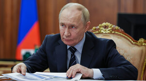 Η Μόσχα προτρέπει τις ΗΠΑ να απελευθερώσουν τον Μαδούρο και καταδικάζει την «ένοπλη επιθετικότητα»