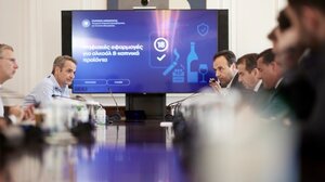 Τρία νέα ψηφιακά "όπλα" για να σταματήσει η πώληση αλκοόλ και καπνού σε ανηλίκους