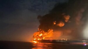 Τουρκία: Φωτιά σε δύο τάνκερ από επίθεση «παγιδευμένων» drones στη Μαύρη Θάλασσα