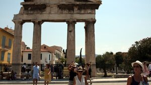 Προς νέα ρεκόρ ο ελληνικός τουρισμός το 2025 - Οι ταξιδιωτικές τάσεις και ο ρόλος της Τεχνητής Νοημοσύνης