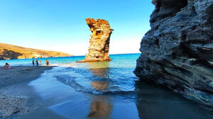 Οι Βρετανοί ταξιδιώτες ψήφισαν Άνδρο ως τον καλύτερο περιπατητικό προορισμό της Ελλάδας για το 2025