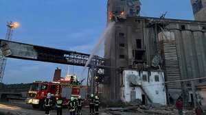 Ρωσική επίθεση στην Οδησσό προκάλεσε πυρκαγιές σε ενεργειακές και λιμενικές υποδομές