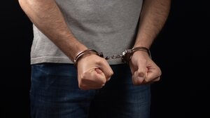 Κάθειρξη 5 ετών σε 45χρονο που είχε συνάψει ερωτική σχέση με 14χρονη - Ερευνάται ο ρόλος της μάνας του κοριτσιού