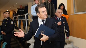 Αντιδράσεις της αντιπολίτευσης μετά τις ανακοινώσεις Χρυσοχοΐδη για την οπλοκατοχή στην Κρήτη