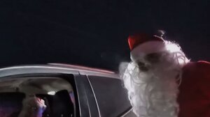 Η Τροχαία σταμάτησε τον Άγιο Βασίλη για… υπερβολική ταχύτητα