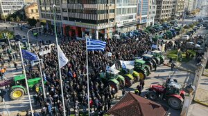 Παραμένουν στα αγροτοκτηνοτροφικά τους μπλόκα οι παραγωγοί της Δυτικής Μακεδονίας