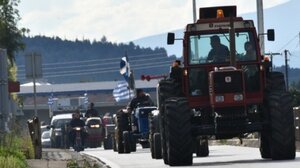 Ανυποχώρητοι οι αγρότες, ετοιμάζονται για Πρωτοχρονιά στους δρόμους