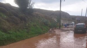  Η νεροποντή δημιούργησε "λίμνες", αποκλείστηκαν οδηγοί!