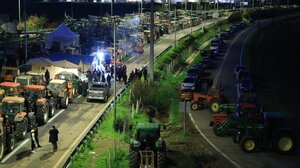 Αγροτικές κινητοποιήσεις: Στο στόχαστρο της αντιπολίτευσης η κυβέρνηση - Νέα αιχμηρή παρέμβαση Σαμαρά