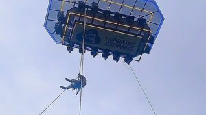 Πελάτες εναέριου εστιατορίου εγκλωβισμένοι... στον αέρα