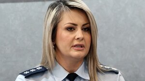 Δημογλίδου: «Είναι δυνατόν να επιτρέψουμε έξοδο από εθνικές οδούς που έχουν εμπόδια;»