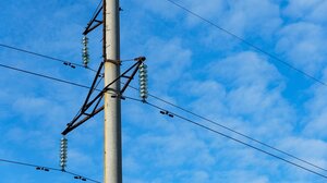 Τροχαίο στη Μεσαρά: Αγροτικό προσέκρουσε σε στύλο – Χωρίς ρεύμα η περιοχή