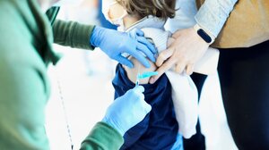 Τα εμβόλια της COVID κρατούν τα παιδιά μακριά από το νοσοκομείο