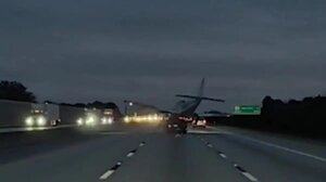 Φλόριντα: Αεροπλάνο προσγειώθηκε πάνω σε αυτοκίνητο