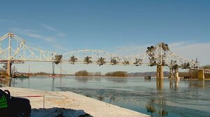Εντυπωσιακή κατεδάφιση γέφυρας στον Μισισιπή