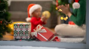 Έρευνες αποκαλύπτουν: Τα πολλά παιχνίδια κάνουν τα παιδιά… δυστυχισμένα