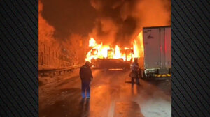 Ιαπωνία: Κόλαση φωτιάς σε καραμπόλα 50 αυτοκινήτων και φορτηγών - Δείτε βίντεο