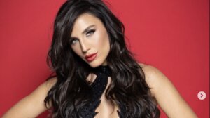 Ξέσπασε στη σκηνή κέντρου στην Κρήτη, η Ιουλία Καλλιμάνη: Θαμώνας της πέταξε λουλούδια με νερό!