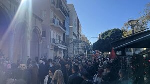 Ηράκλειο: Κόσμος κάθε ηλικίας "γέμισε" το κέντρο - Σε χριστουγεννιάτικους ρυθμούς η αγορά 