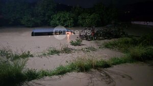 Φοινικούντα: Κινδύνευσαν τουρίστες και κάτοικοι από υπερχείλιση ποταμού