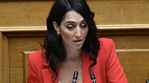 Σπυριδάκη: «Η Βουλή δεν είναι ντεκόρ - Δεν είμαστε εδώ για να νομιμοποιούμε προχειρότητες, καθυστερήσεις και λάθη»