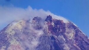 Θεαματική κατολίσθηση λάβας από την κορυφή του ηφαιστείου Mayon