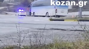 Πτολεμαΐδα: "Άρπαξα το τιμόνι ενστικτωδώς" - Τι λέει ο επιβάτης που ακινητοποίησε λεωφορείο, μετά το έμφραγμα του οδηγού 