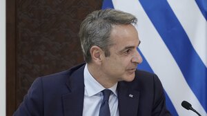 Ο Κυριάκος Μητσοτάκης με τον Ισαάκ Χέρτζογκ επισκέφθηκαν την οικογένεια του Ιωνά Καρούση