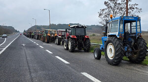 Κλιμακώνονται οι αποκλεισμοί: Αγρότες "κόβουν" ξανά τους δρόμους στην Ήπειρο