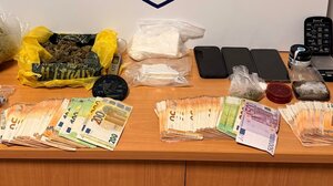 Η αστυνομική επιχείρηση "έβγαλε" σημαντικές ποσότητες κοκαΐνης και κάνναβης