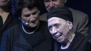 Νίκος Ξυλούρης: Ευχαριστώ όλο τον κόσμο που τον κρατάει ζωντανό 45 χρόνια, δήλωσε η χήρα του